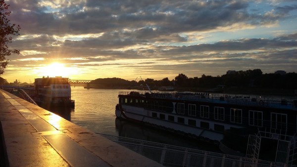 Slovakia_Bratislava_Danube_sunset