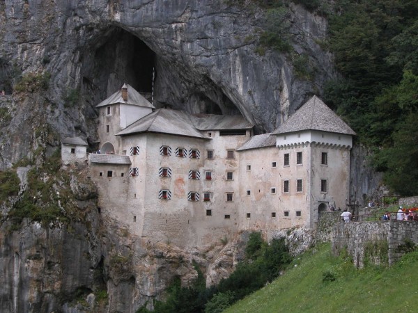 Slovenia_Predjama_castle